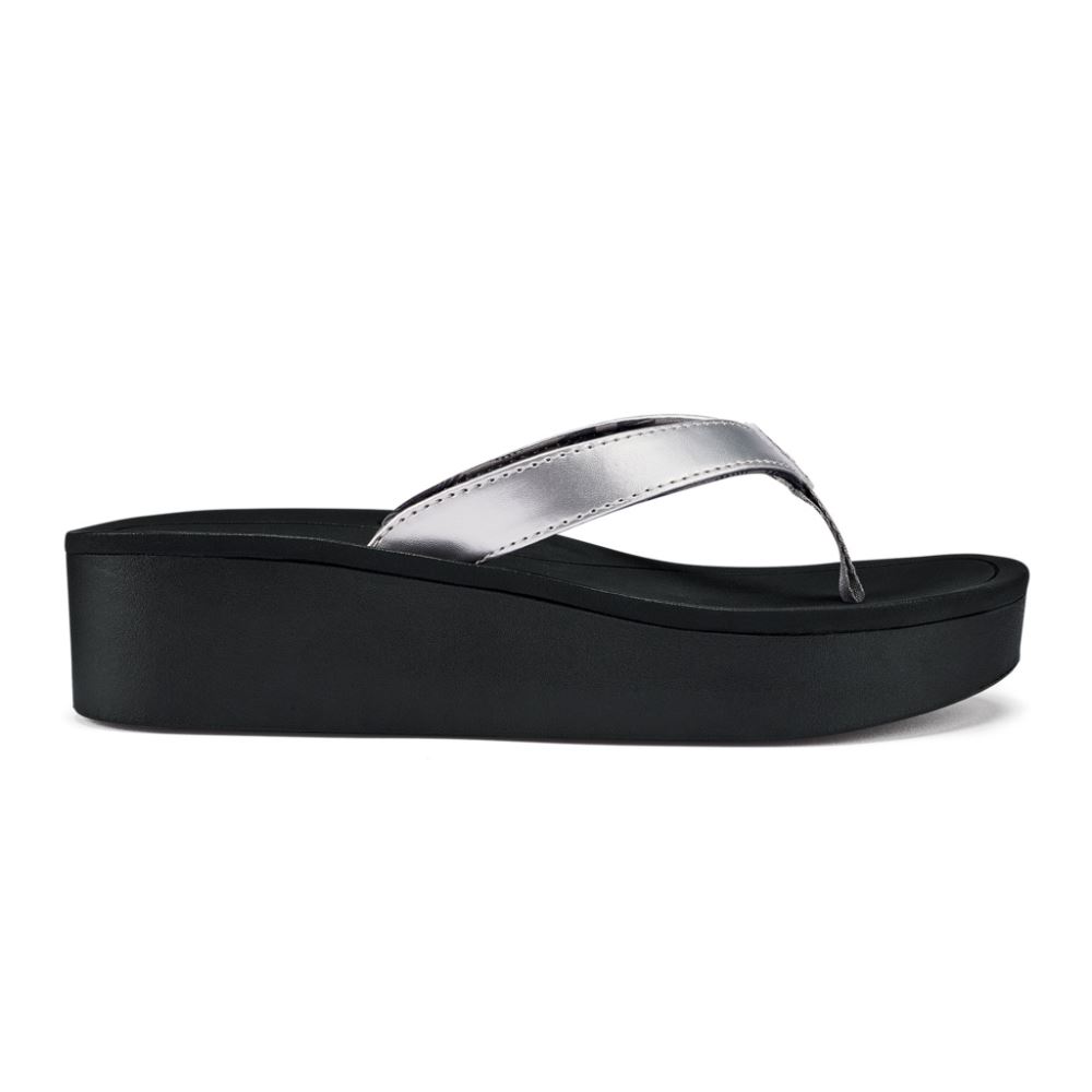 OluKai Pi\'o Lua - Silver / Black